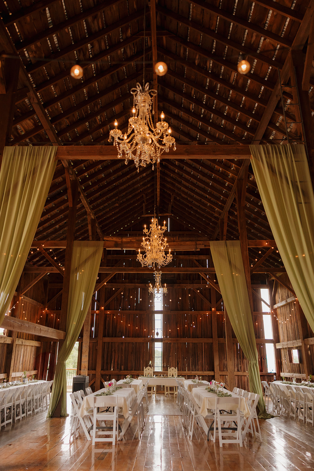 One of the most iconic Madison wedding venues, this barn stuns with soaring beams, crystal chandeliers, and cozy elegance.